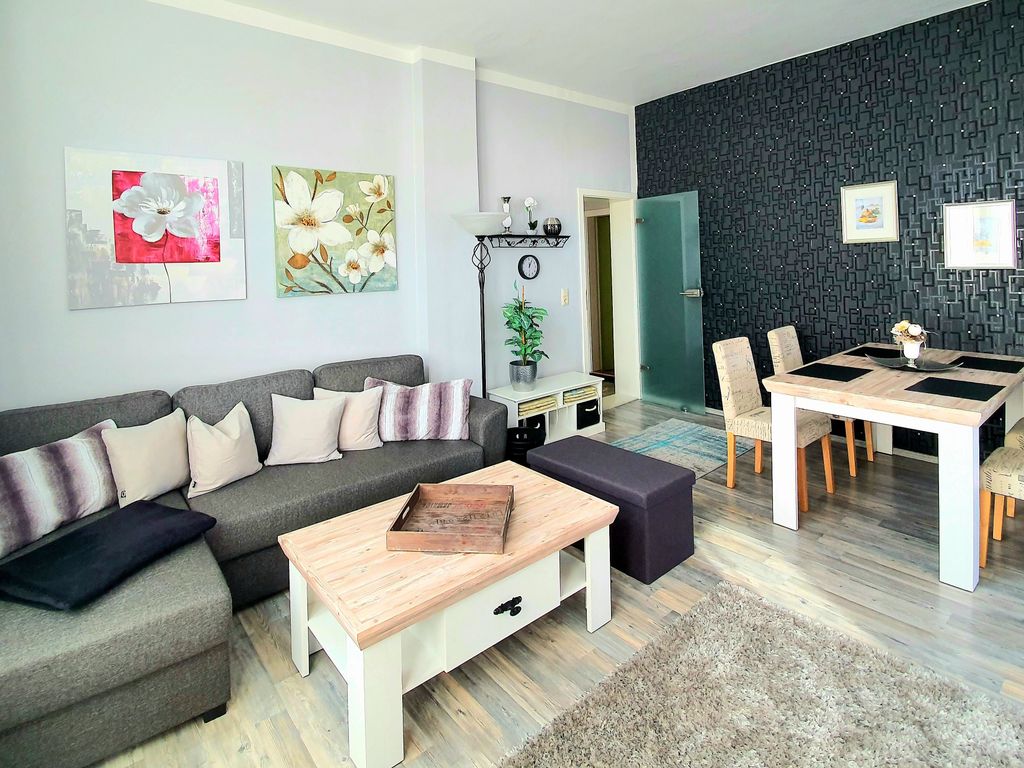 Wohnzimmer mit Essbereich