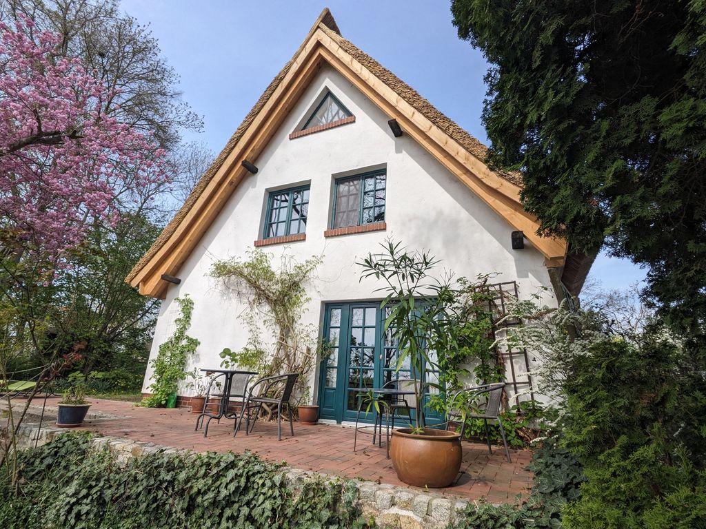 Außenansicht mit Terrasse