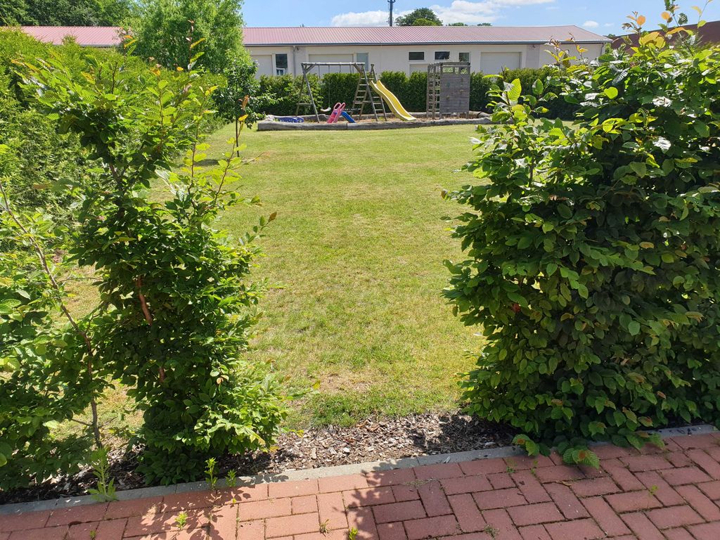 Garten mit Spielplatz