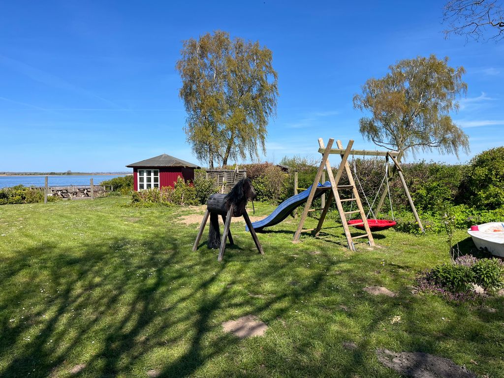 Garten mit Spielgeräte