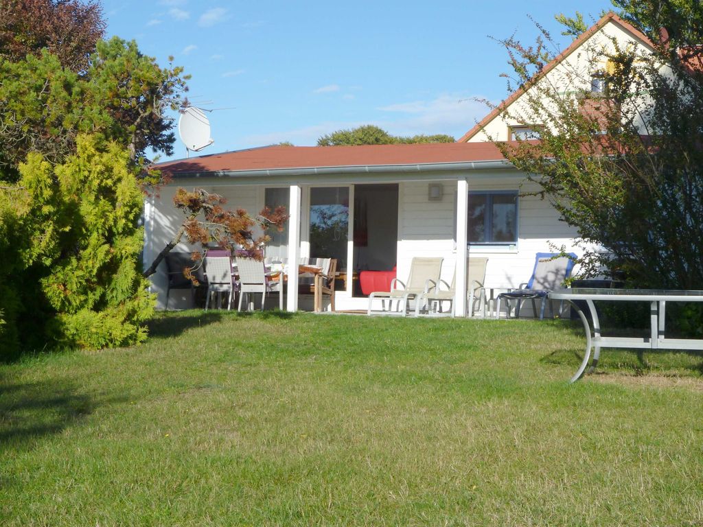 Ferienhaus Störtebeker auf großem und eingezäuntem Grundstück in sehr ruhiger Wohnlage, nur wenige Gehminuten zum Strand