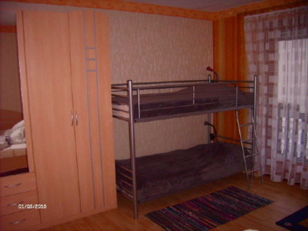 Schlafzimmer 2 Doppelbett plus Doppelstockbett