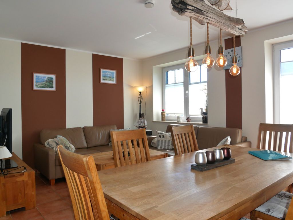 Wohnzimmer mit offener Küche & Essbereich
