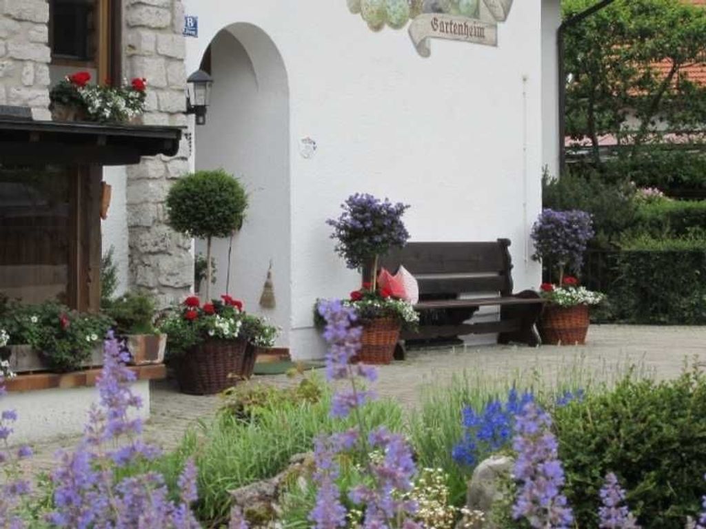 Ruhebank vor unserem Haus