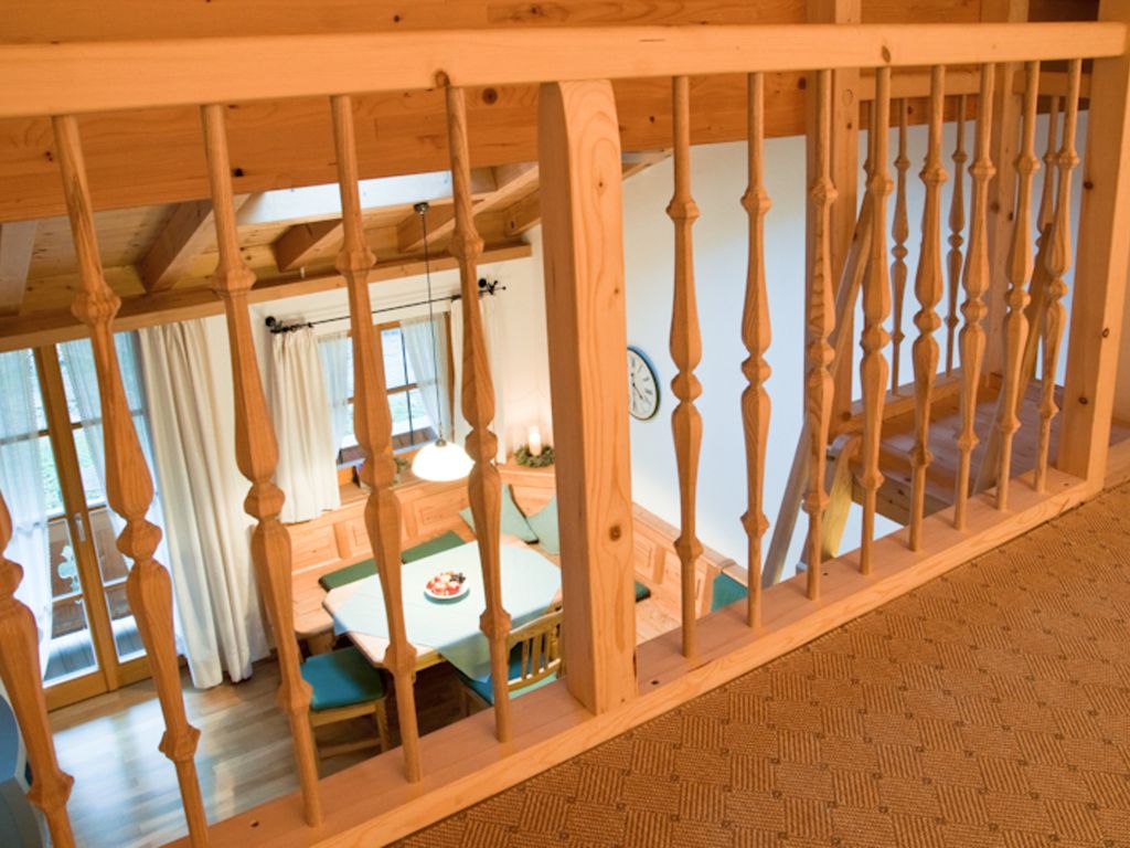 Blick von der Galerie ins Wohnzimmer