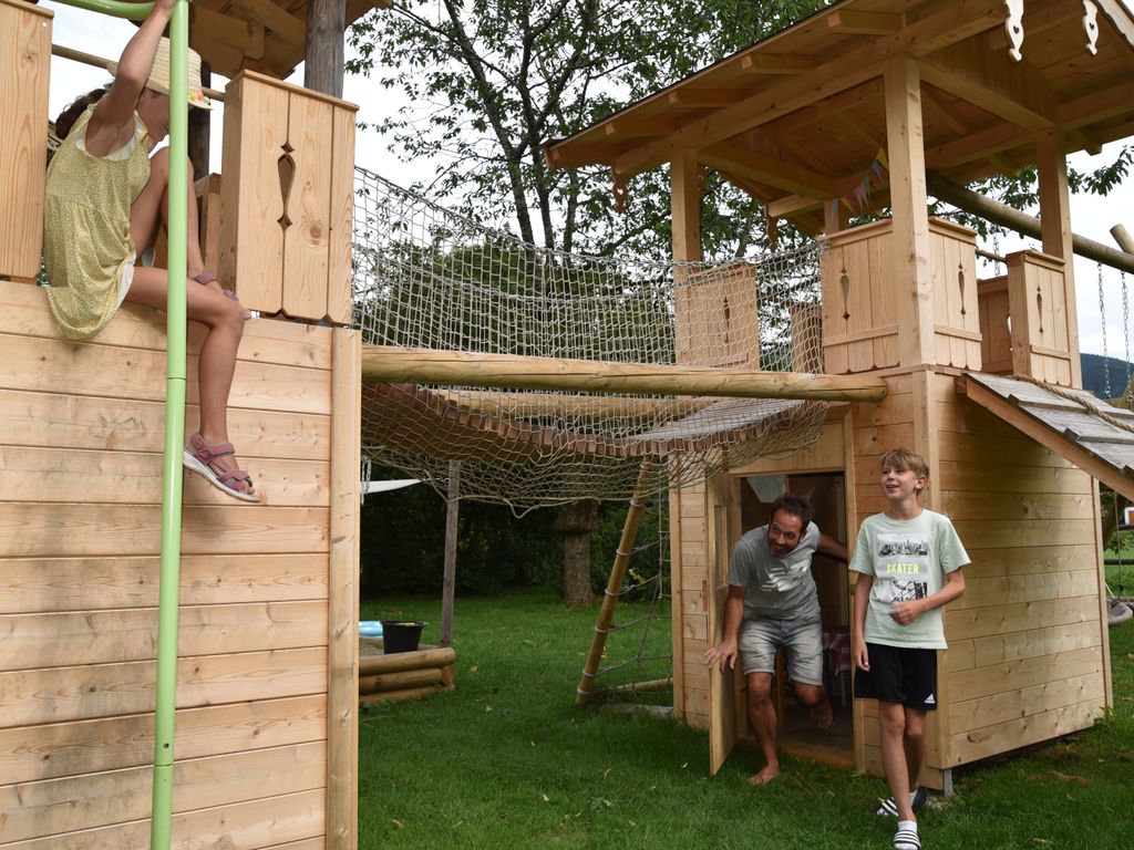 Unser Spielplatz am Hof