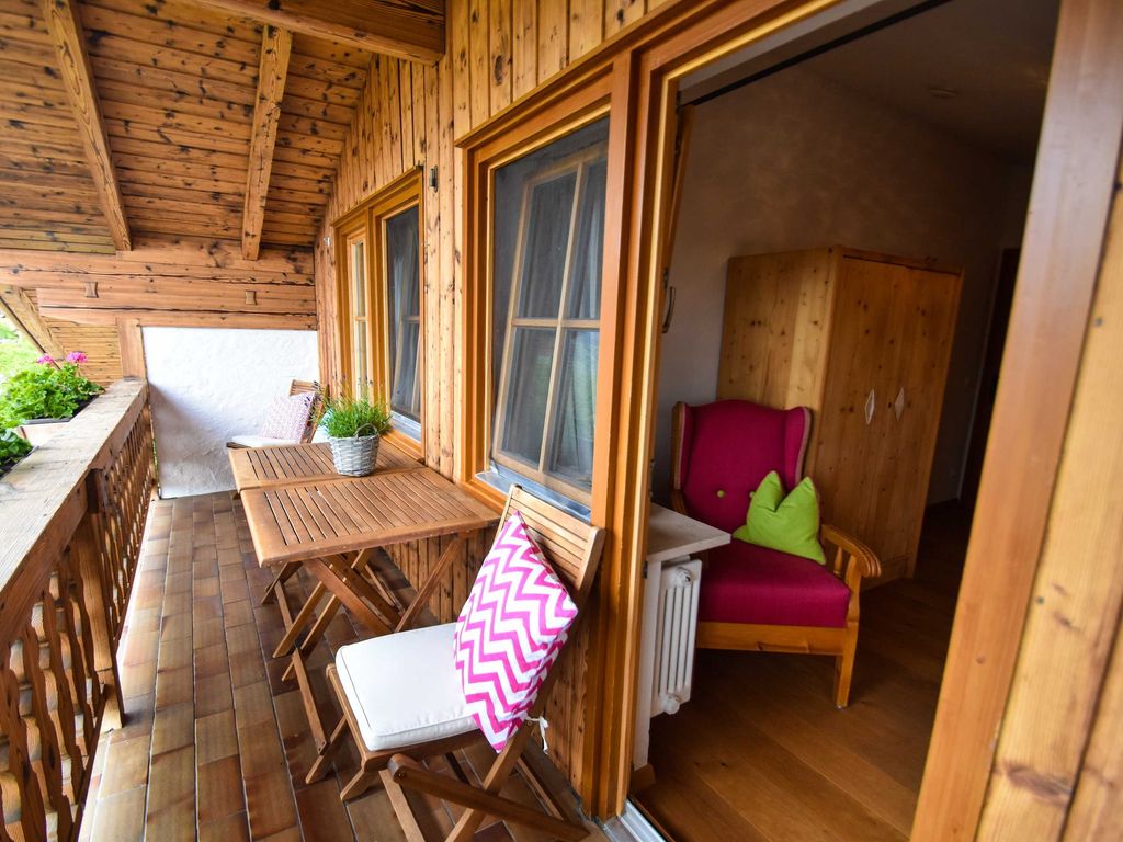 Schlafzimmer mit Ostbalkon