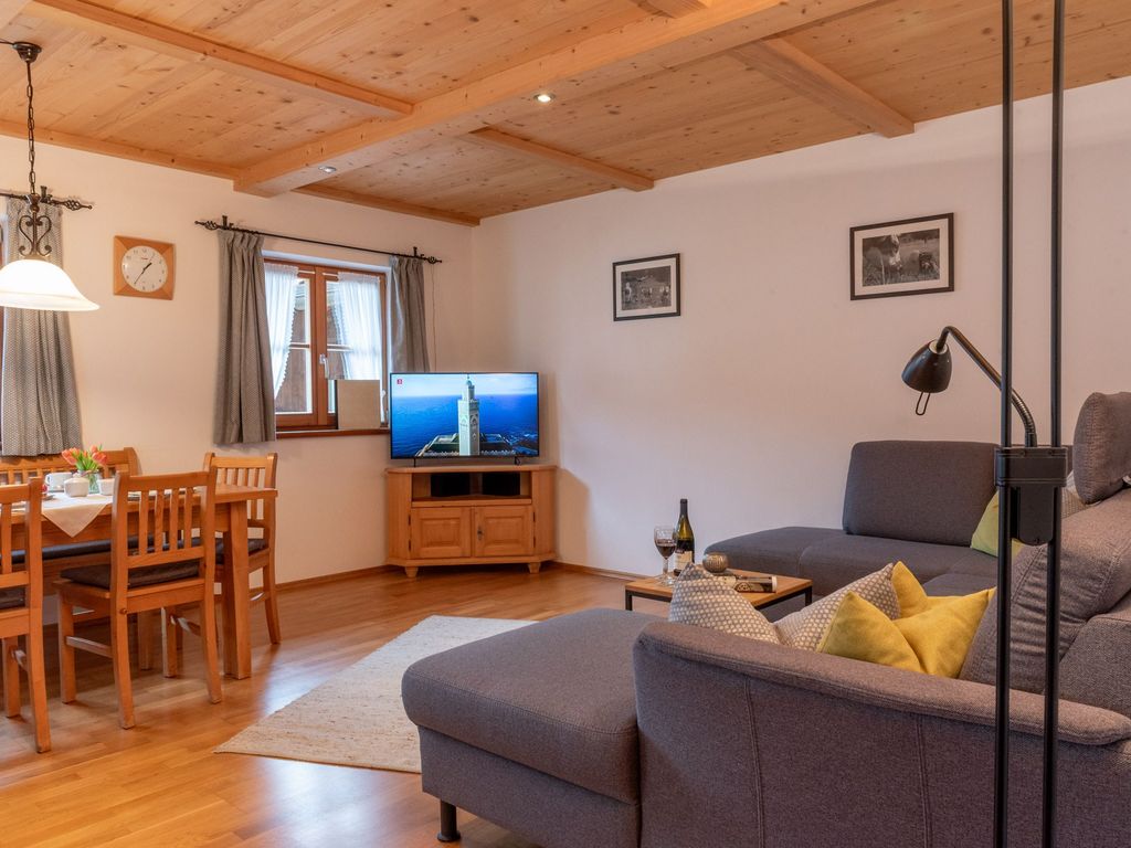 Wohnzimmer, Blick vom Eingang