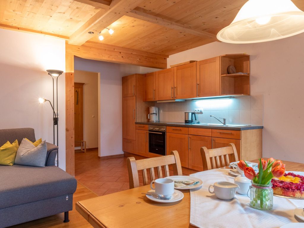 Wohnzimmer, Blick zur Küche