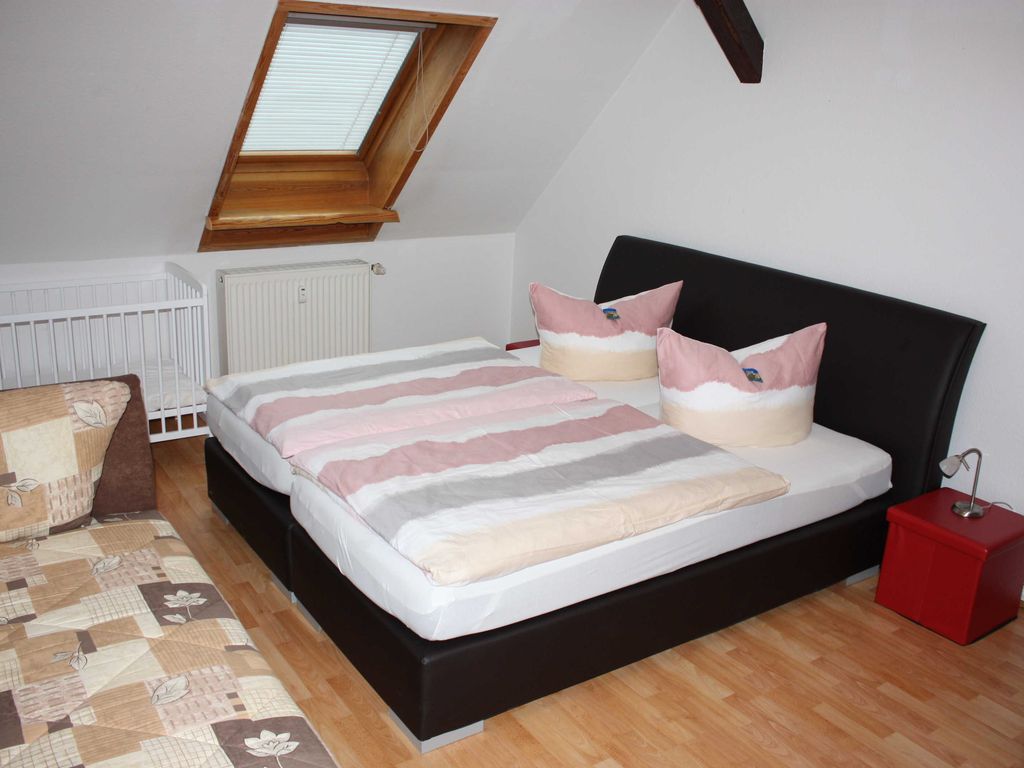 Schalzimmer Doppelbett und Einzelbett