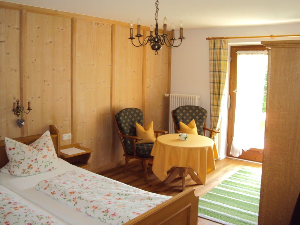 Doppelzimmer mit Terrasse und Kühlschrank