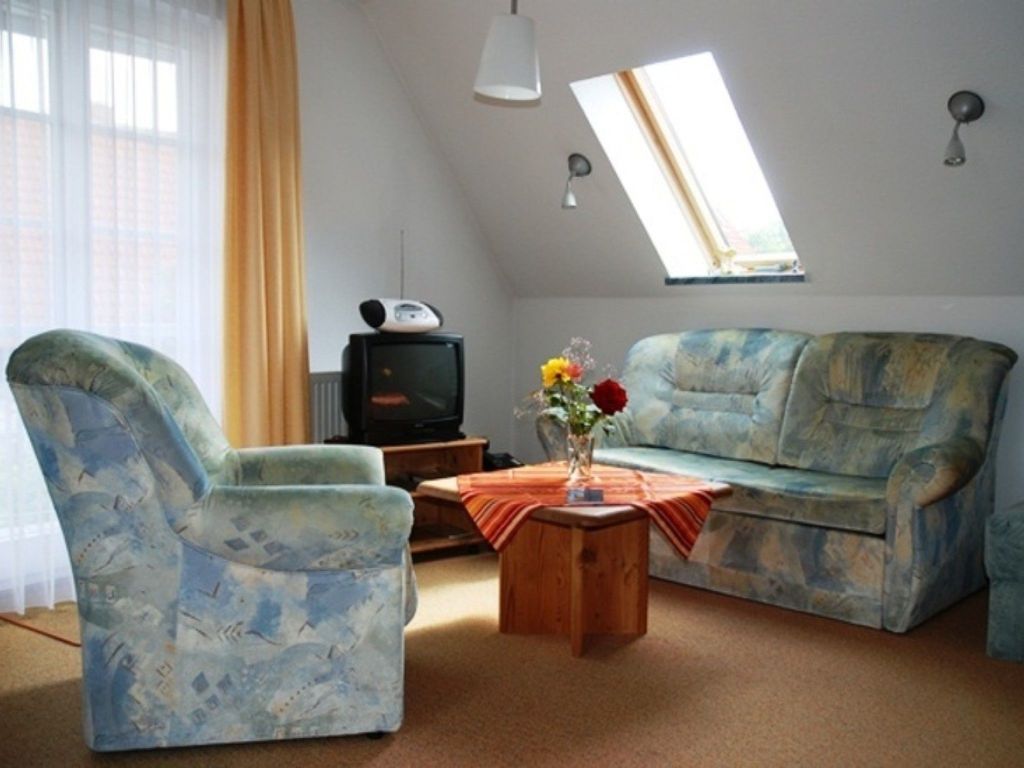 Wohnbereich mit Sitzecke und TV