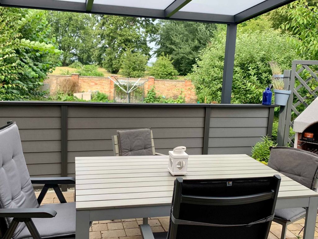 überdachte Terrasse mit Blick Richtung Sundpromenade