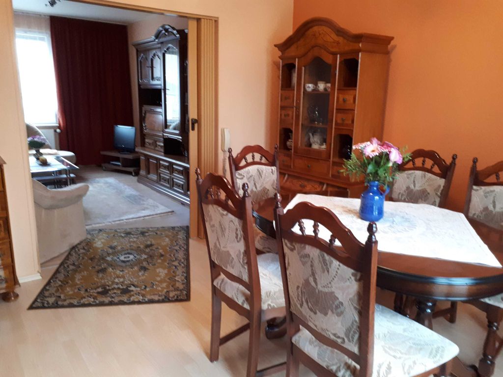 Wohnzimmer mit Essbereich