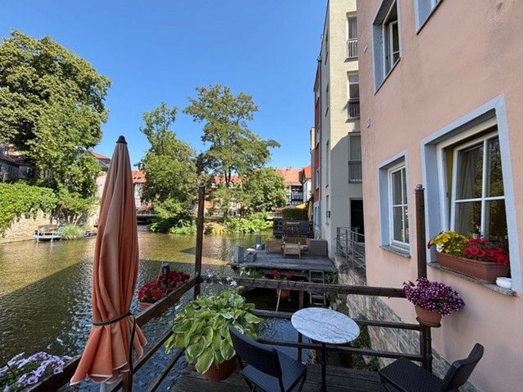 Wassersteg (Zugang vom kombinierten Wohn-Schlafzimmer)
