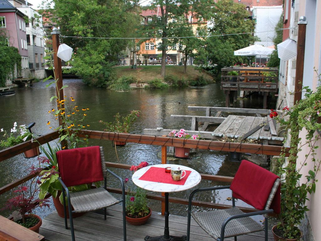 Wassersteg mit Blick zur Krämerbrücke