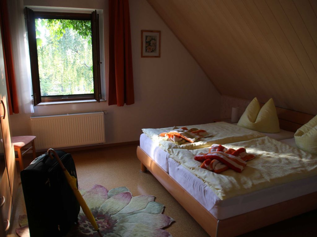 Schlafzimmer mit Doppelbett