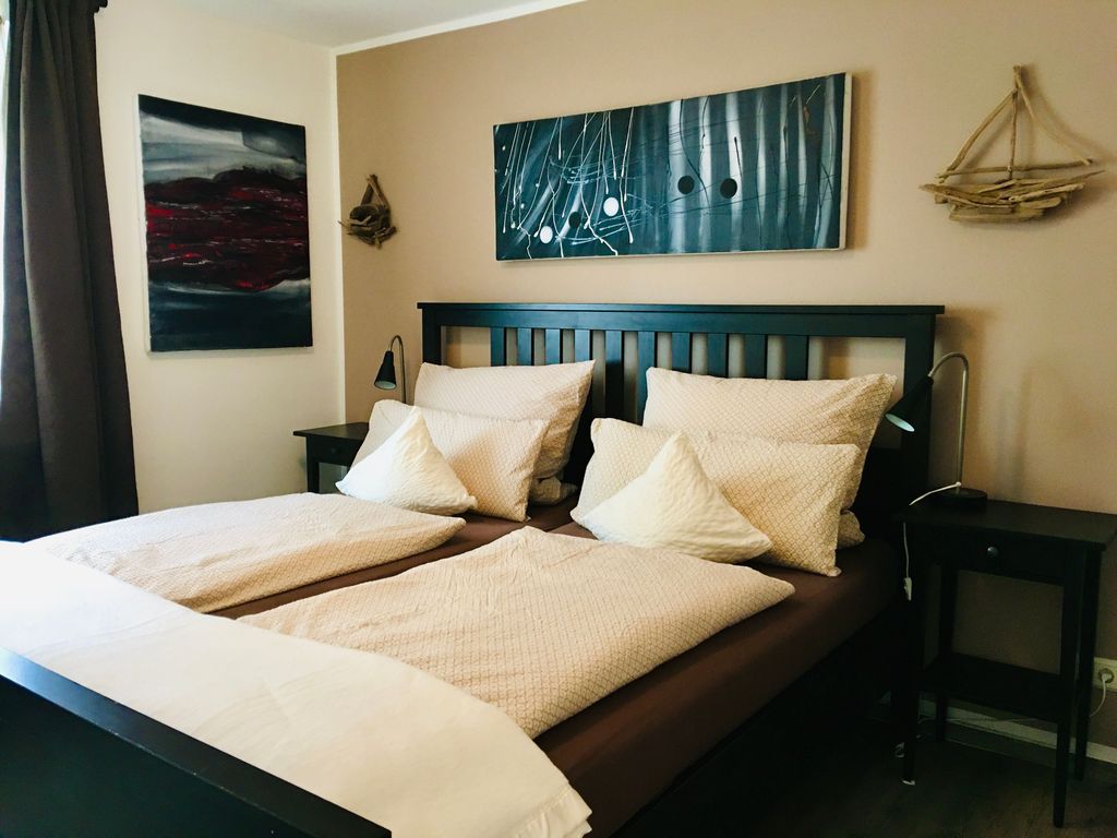 Schlafzimmer 1