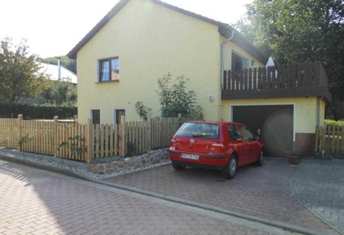 Kostenloser Parkplatz direkt vor dem Eingang der Fewo