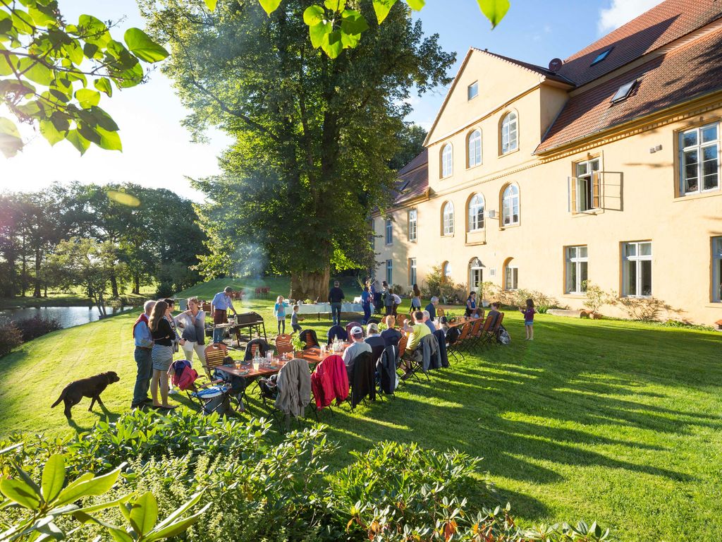 Zu Tisch bei Freunden  Wildes und Vegetarisches vom Grill am Dienstagabend