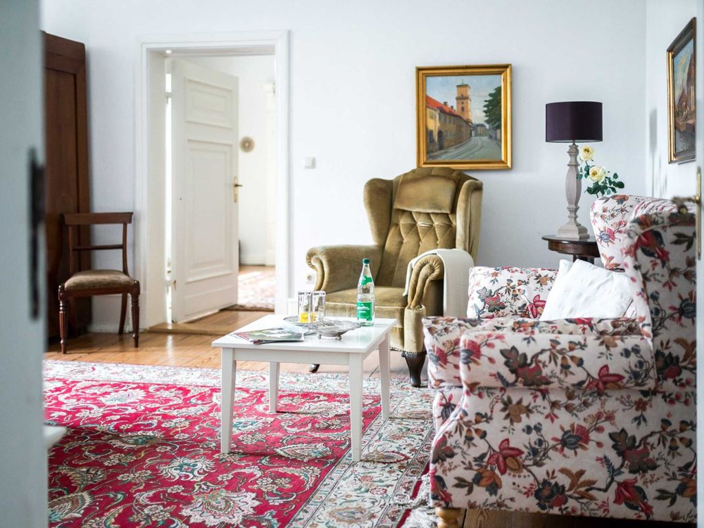 Schlafzimmer mit Boxspringbett