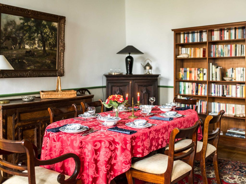 Essen im großen Wohnzimmer