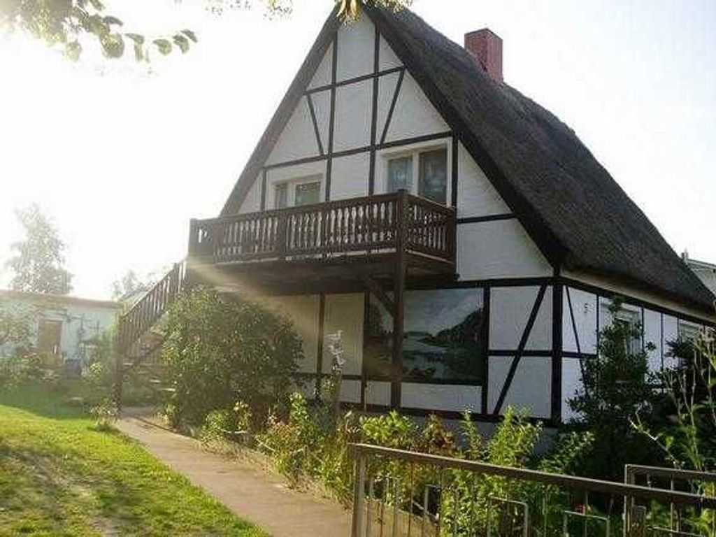 Bungalow auf dem Grundstück des Vermieters