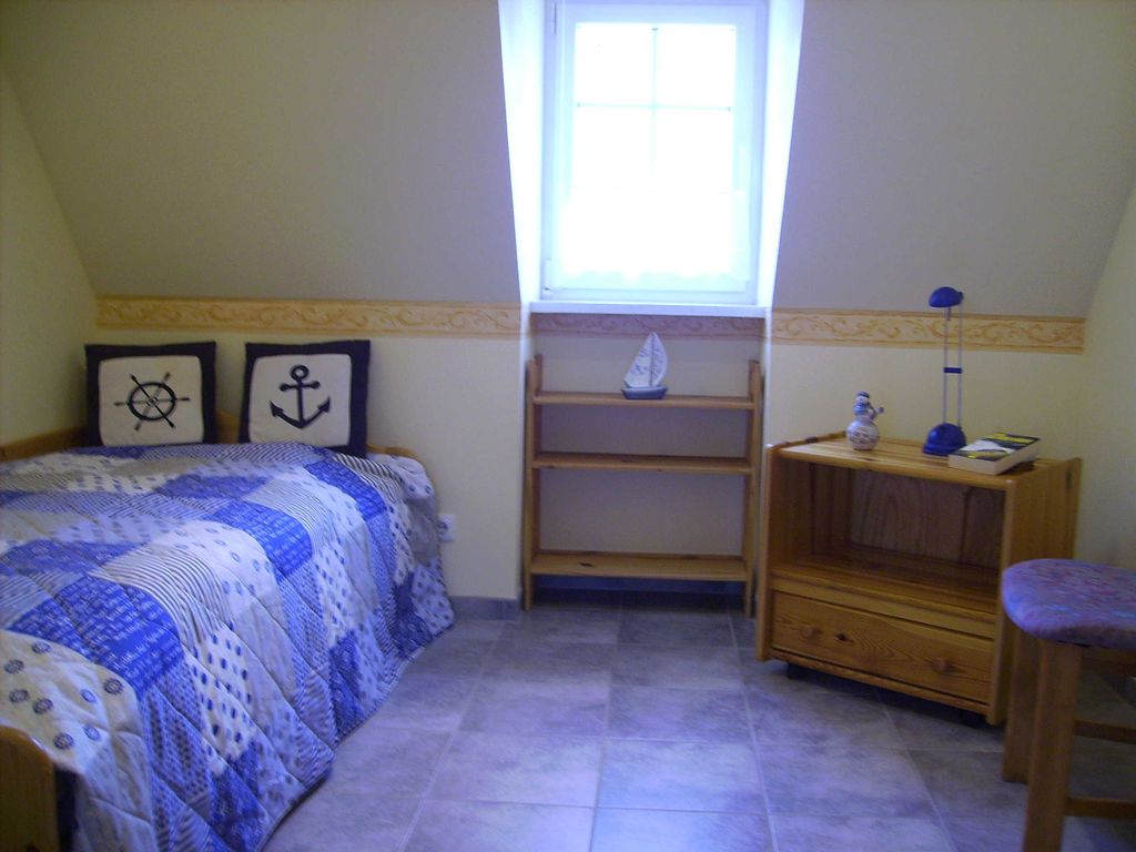 2. Schlafzimmer mit Einzelbett und ausziebaren Bettkasten