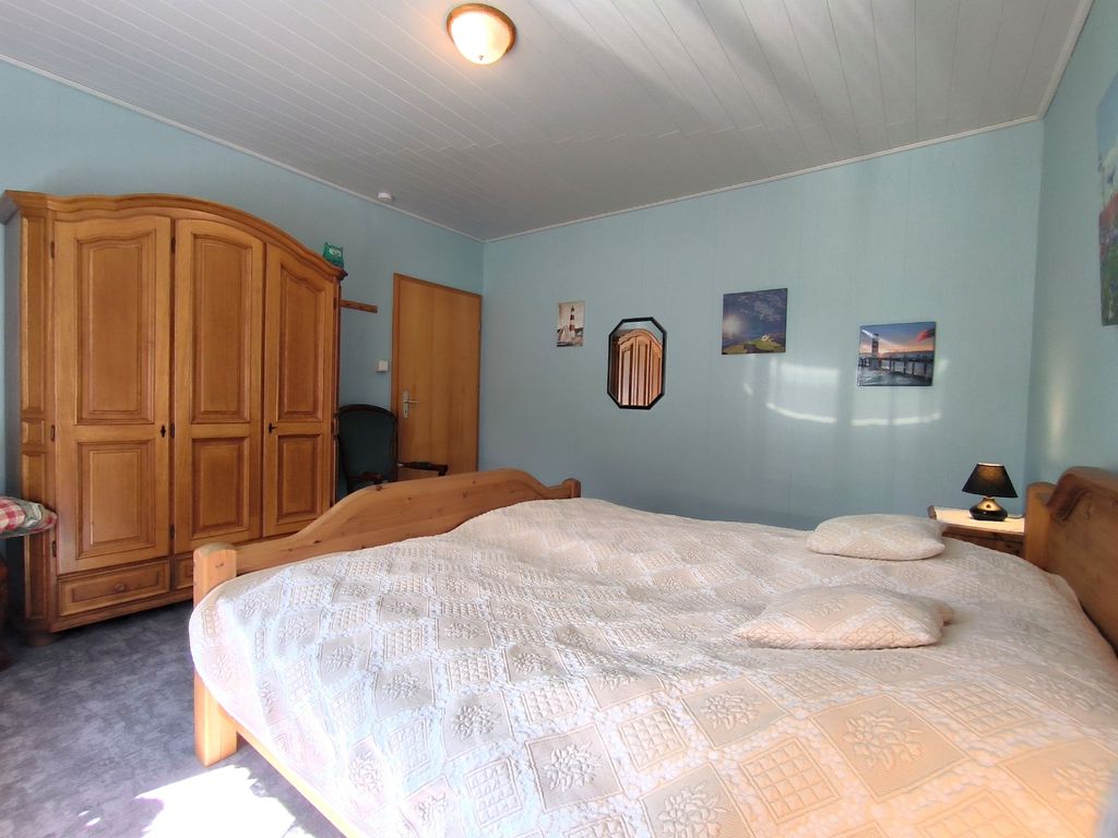 Schlafzimmer mit Doppelbett