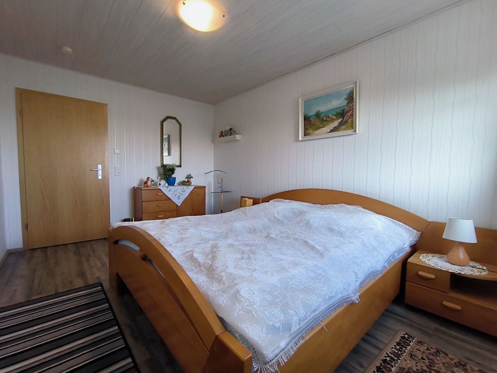 Schlafzimmer mit Doppelbett