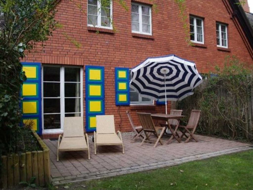 Außenansicht mit Terrasse