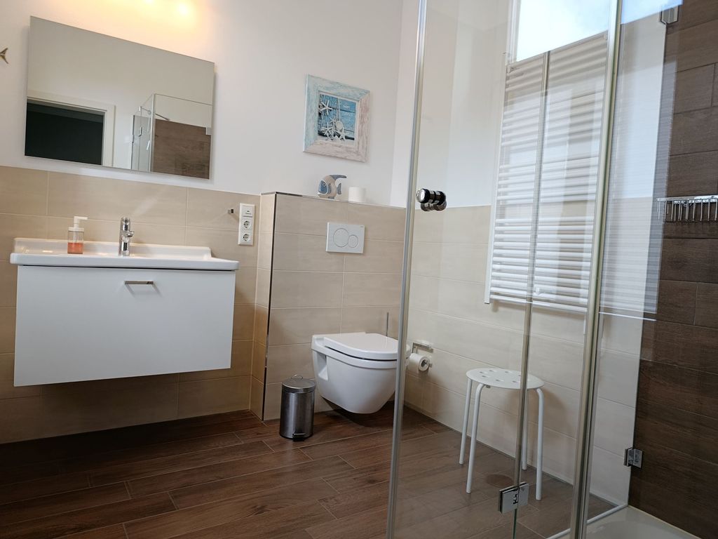 Erstes Badezimmer