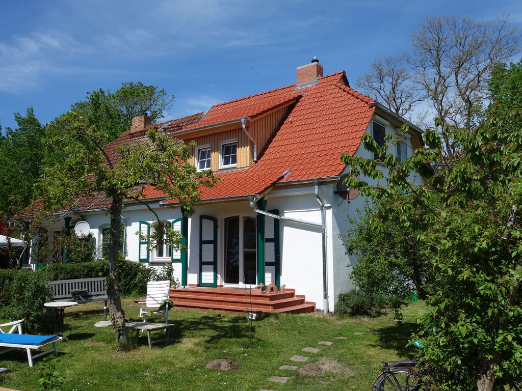 Außenansicht mit Terrasse