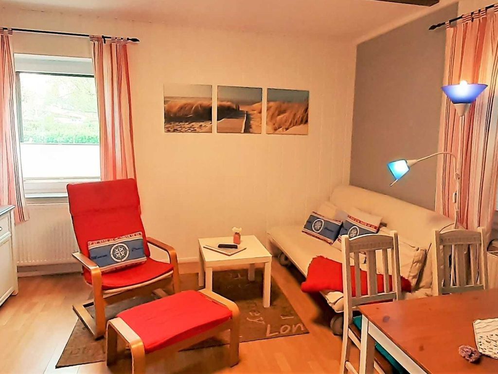 Wohnbereich mit ausklappbarem Sofa