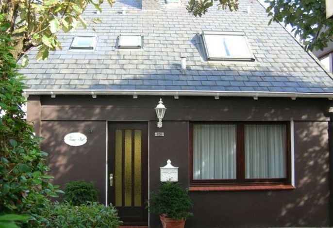 Ferienwohnung (EG): Kü, SZ, WZ, Dusche, Terrasse