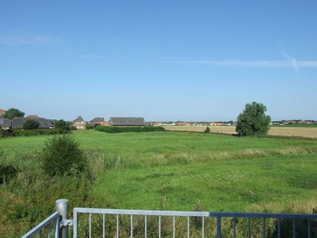 Blick vom Balkon zum Deich