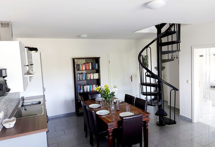 Hochwertige Ferienwohnung direkt am Hafen mit Balkon