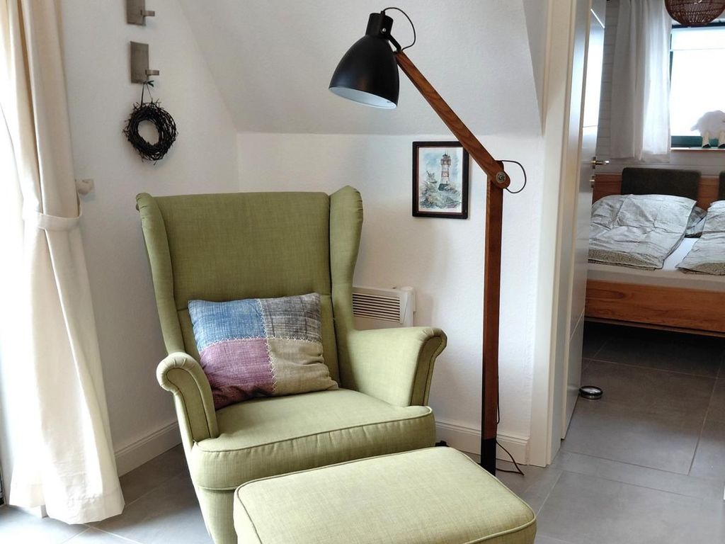 Sessel mit Lampe