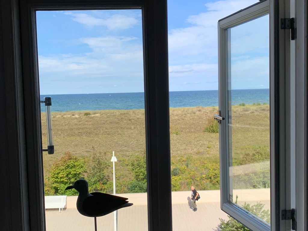 Blick aus der Küche auf die Ostsee