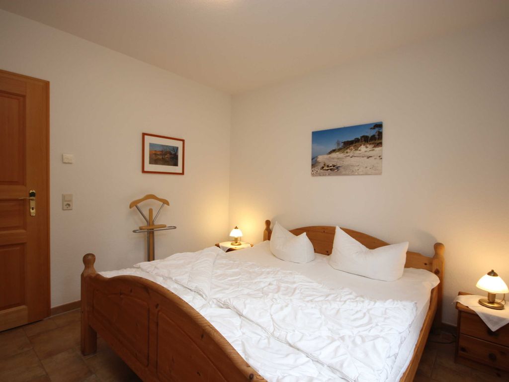 1. Schlafzimmer mit Doppelbett
1,80 x2,00 m
