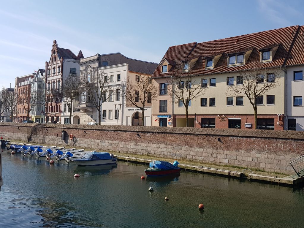 Außenansicht straßenseitig mit Blick auf das Ozeaneum