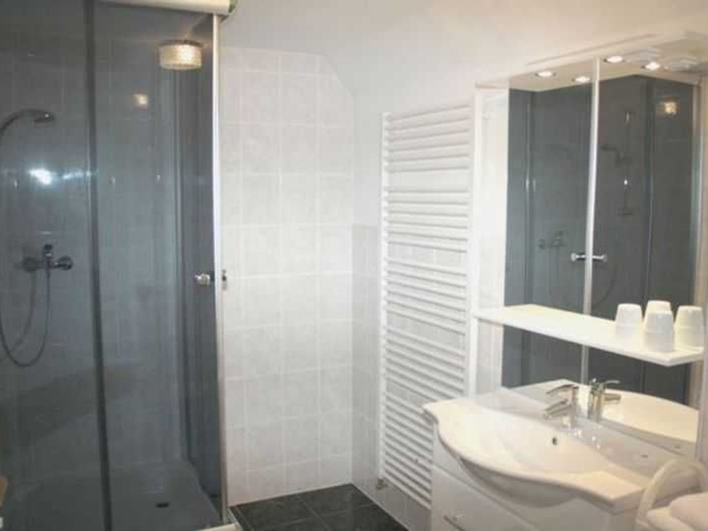 Bad mit Dusche/ WC