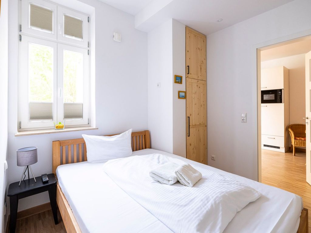 Schlafzimmer 1