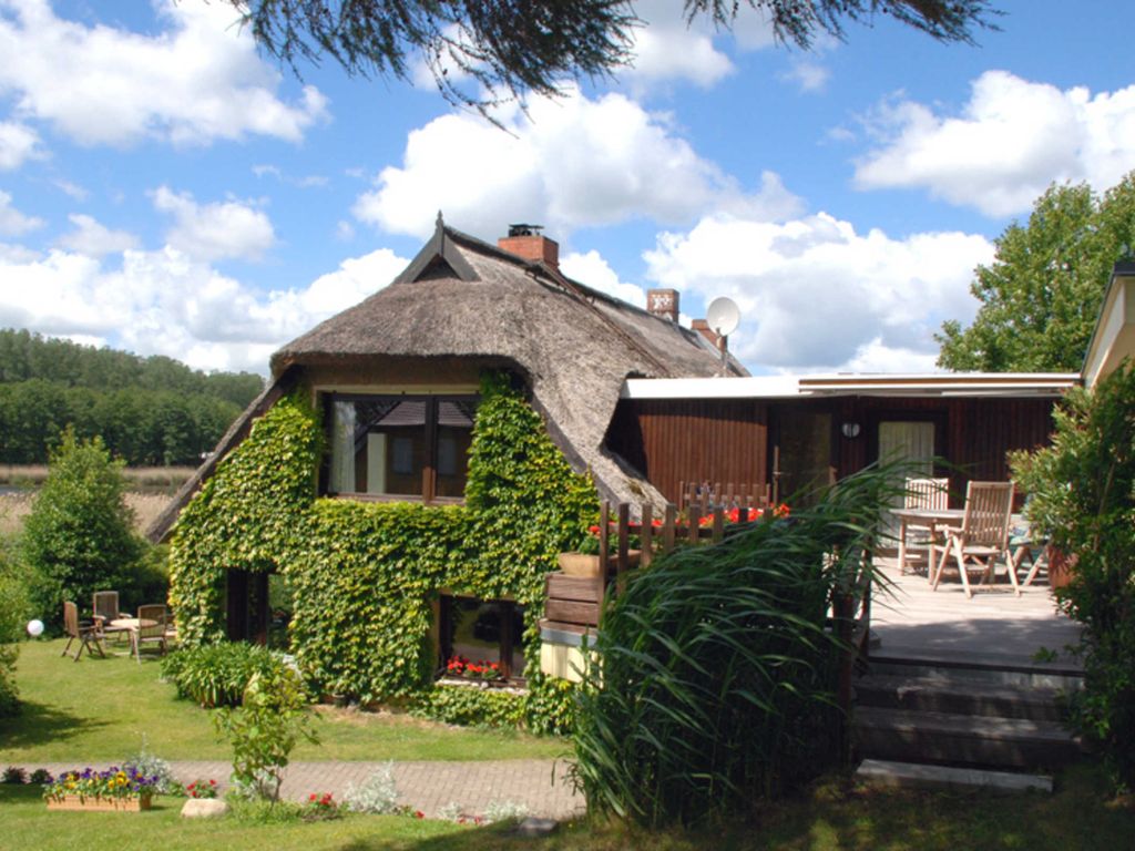 Ferienappartements unterm Reetdach mit Seeblick