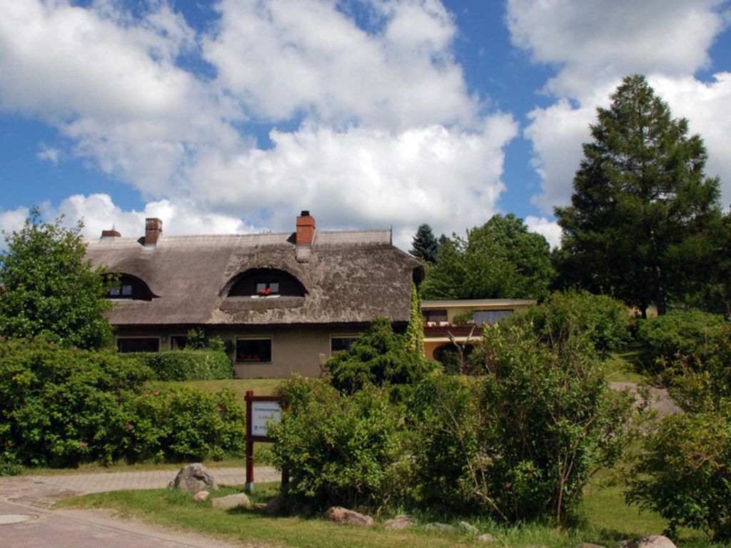 Ferienappartements unterm Reetdach mit Seeblick