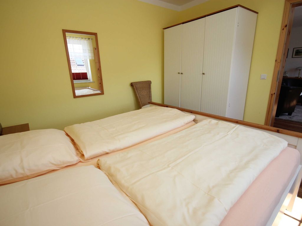 Schlafzimmer mit Doppelbett
1,80 x 2,00 m