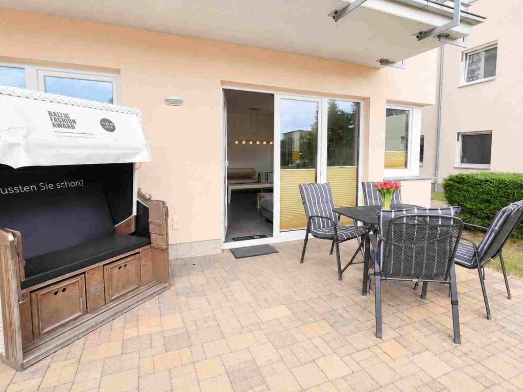 Terrasse mit Strandkorb
