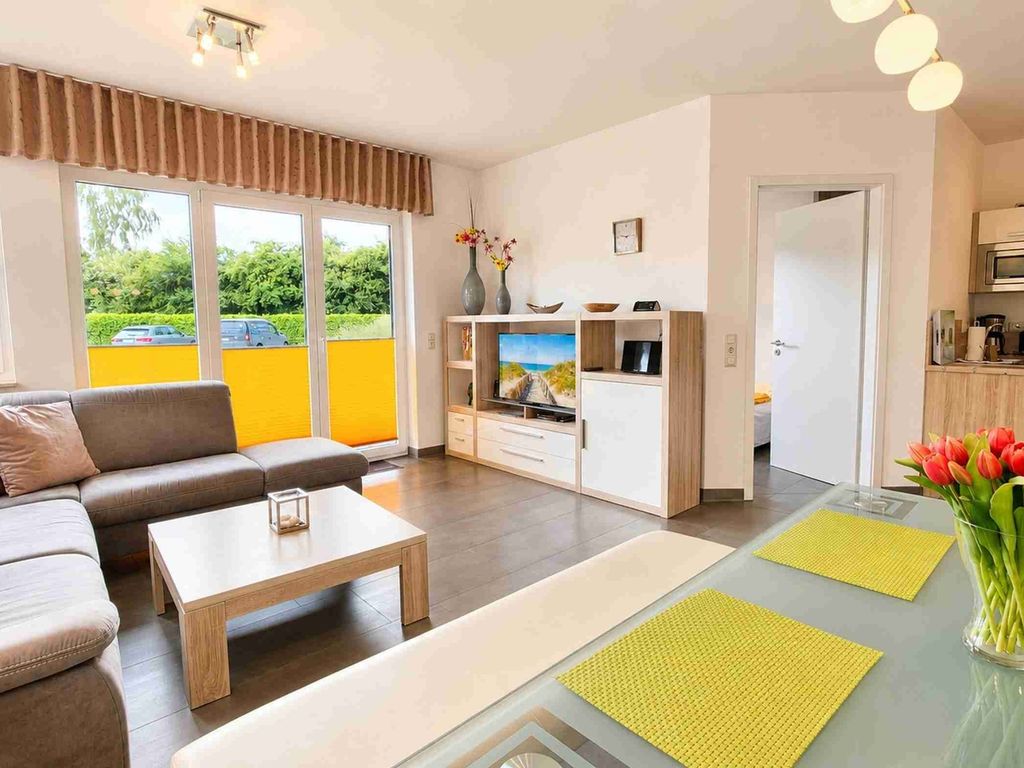 Wohnzimmer mit Esstisch