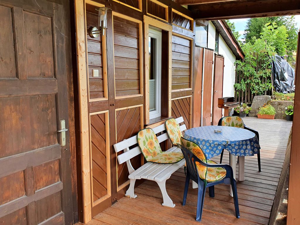Terrasse mit Sitzecke und Grill