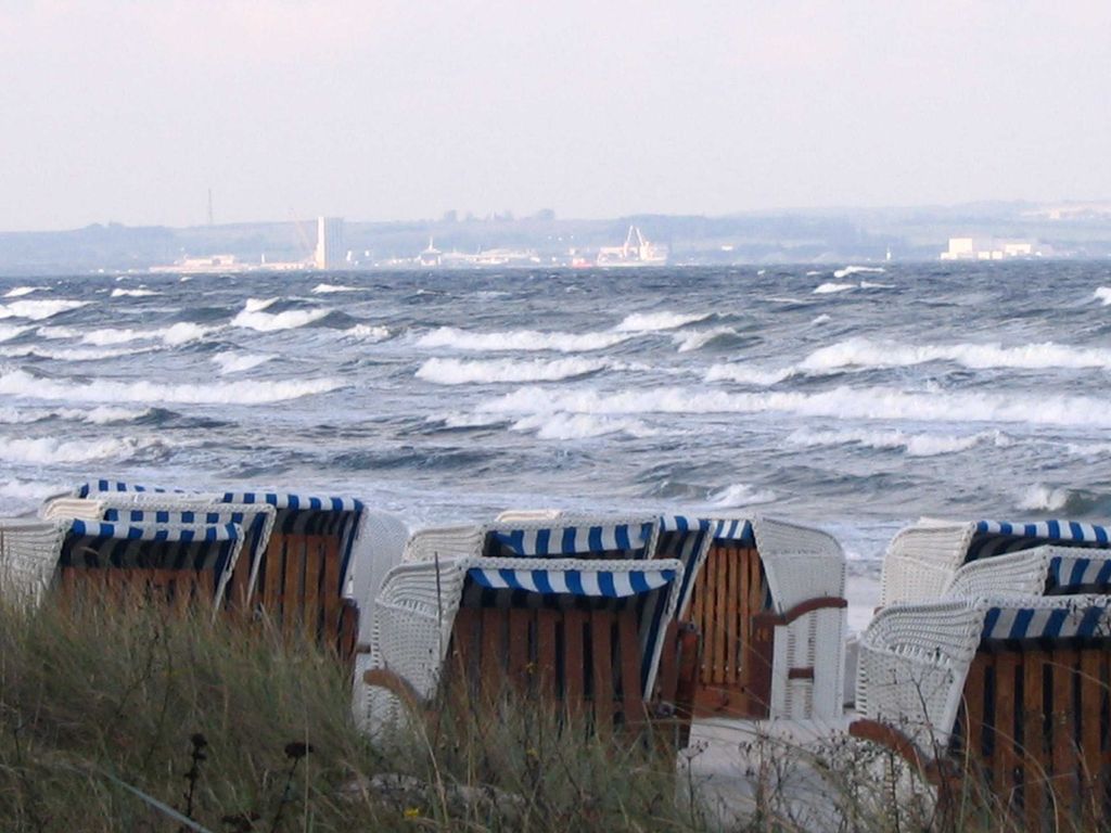 Ein Strandkorb gehört zu unserer Ferienwohnung.